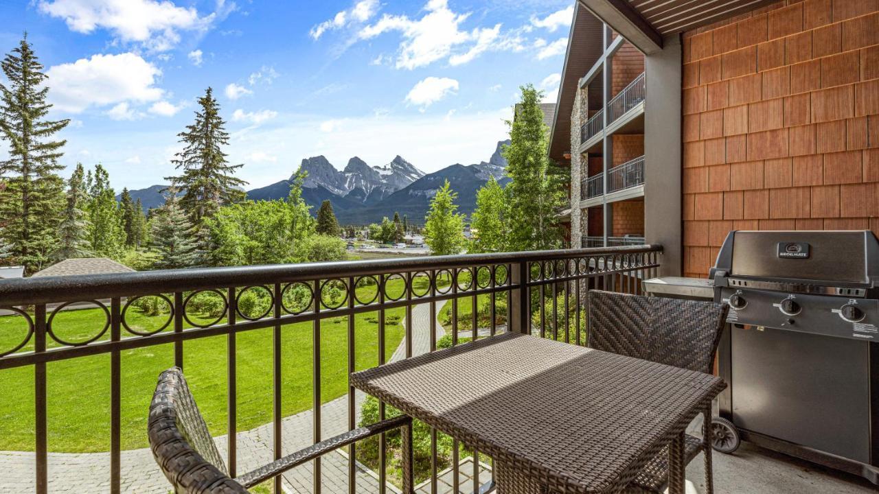 Outstanding Mountain Condo Waterslide And Hot Tub Managed By Little Sister Getaways Canmore Zewnętrze zdjęcie