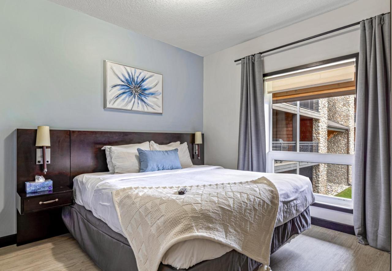 Outstanding Mountain Condo Waterslide And Hot Tub Managed By Little Sister Getaways Canmore Zewnętrze zdjęcie