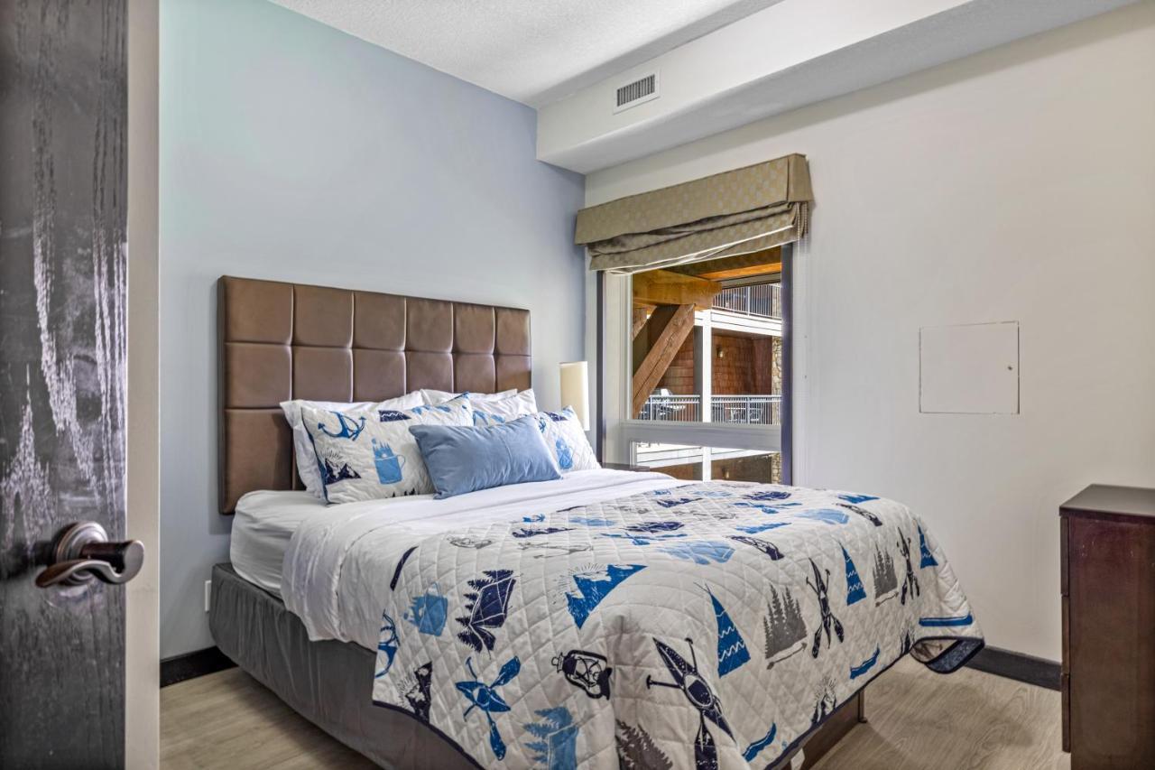 Outstanding Mountain Condo Waterslide And Hot Tub Managed By Little Sister Getaways Canmore Zewnętrze zdjęcie