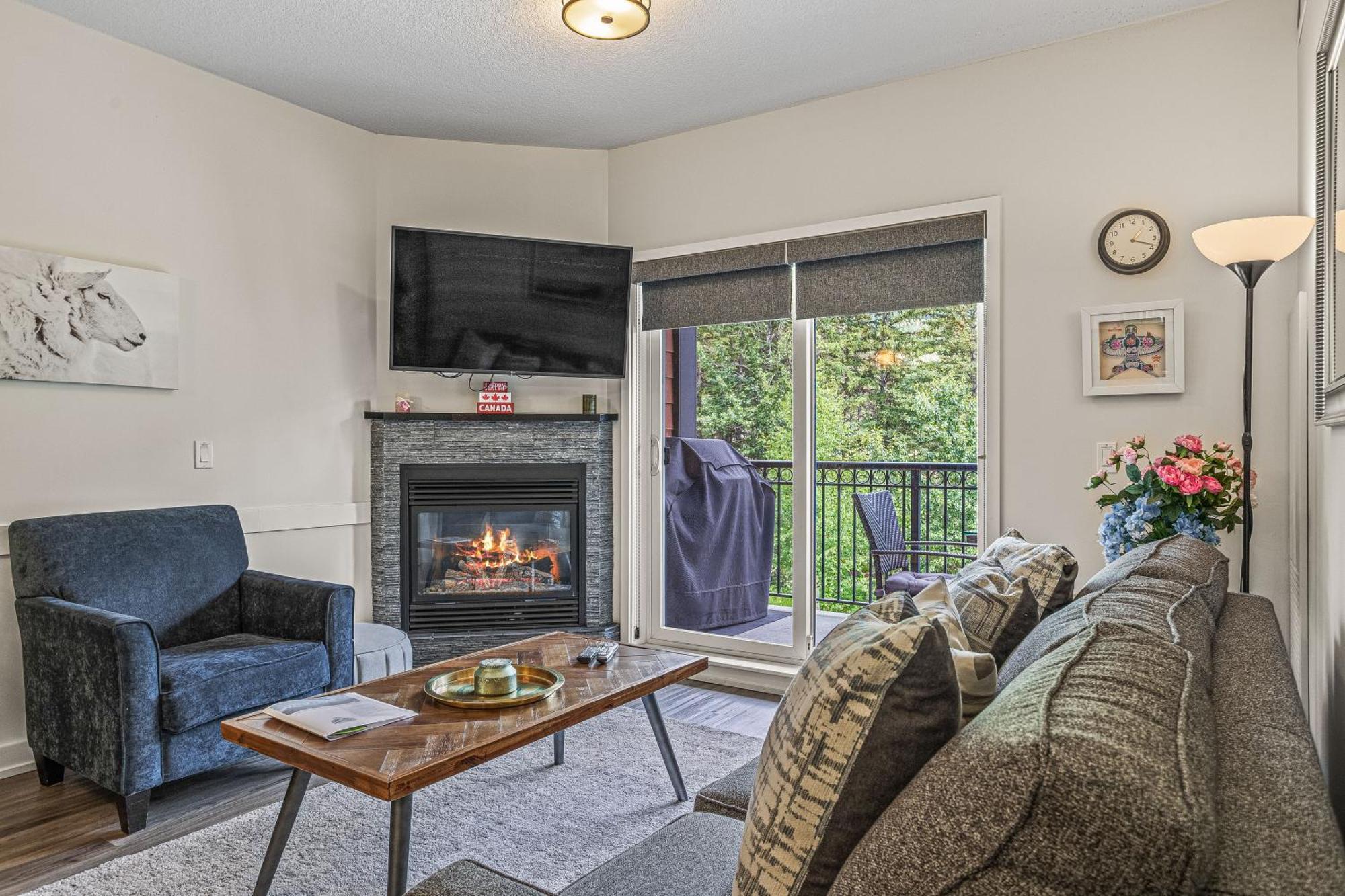 Outstanding Mountain Condo Waterslide And Hot Tub Managed By Little Sister Getaways Canmore Zewnętrze zdjęcie