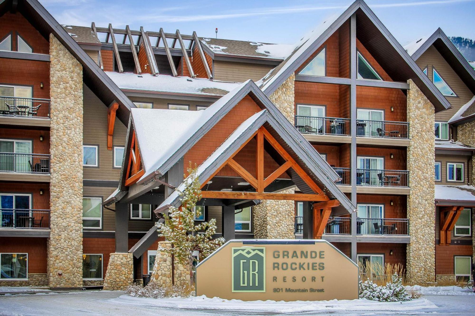 Outstanding Mountain Condo Waterslide And Hot Tub Managed By Little Sister Getaways Canmore Zewnętrze zdjęcie