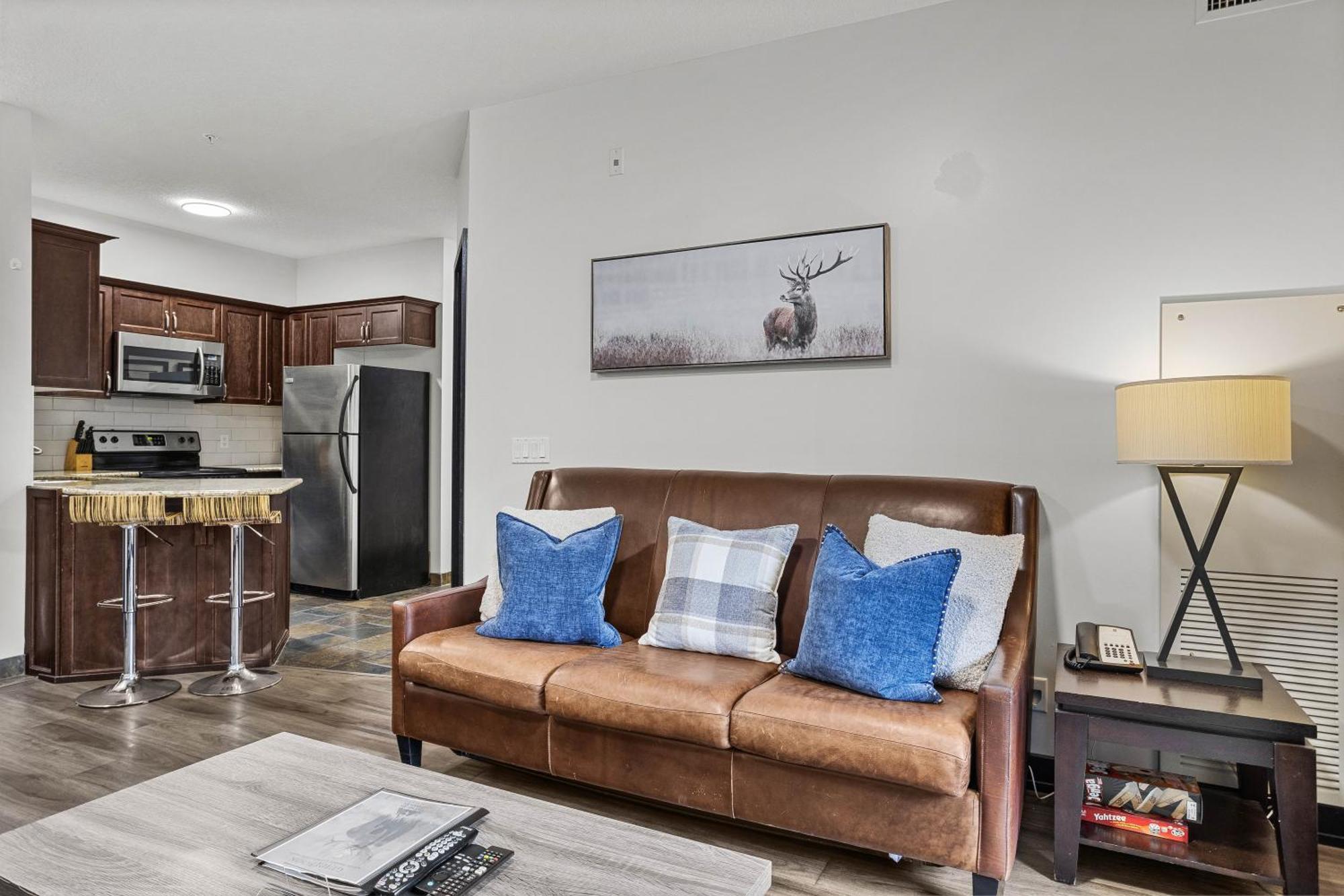 Outstanding Mountain Condo Waterslide And Hot Tub Managed By Little Sister Getaways Canmore Zewnętrze zdjęcie